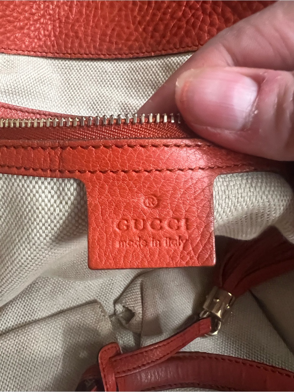 Gucci Large SoHo Red Pebbled Leather with Gold Hardware and Tassel - Picture 4 of 10